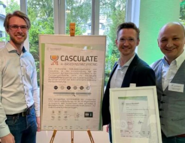 Award presentation: the CASCULATE Instant Pricing poster and the award certificate